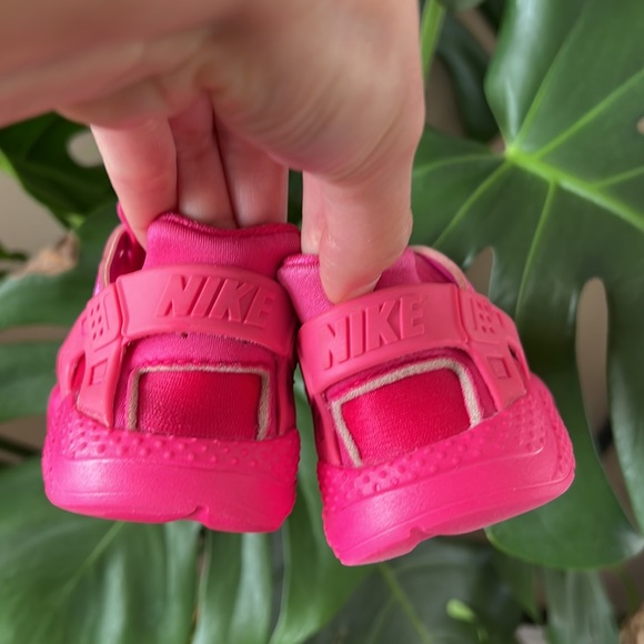 Size 9C Huarache Fushia Pink Toddler Shoe - Picture 2 of 5